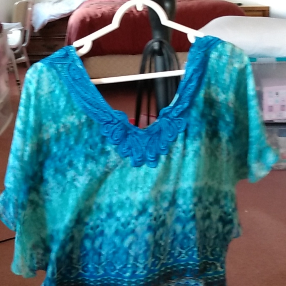 Women's Plus size flowing blouse 2XL